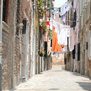 veneziacentopercento-apartments.hotelslidodijesolo.com/